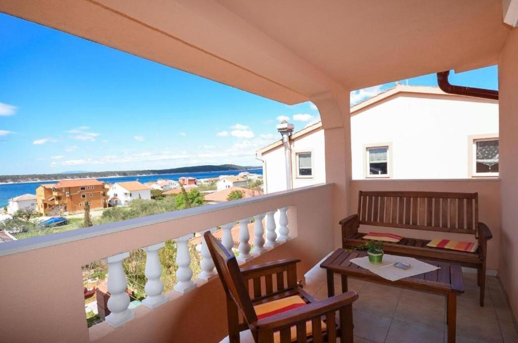 Apartments Jasmin Barbat na Rabu Экстерьер фото